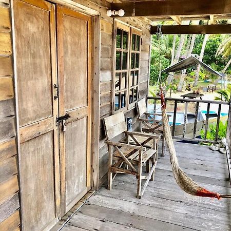 Kampong Juara Beachfront Hut Downstairs Astra - Beach Shack Chalet المظهر الخارجي الصورة