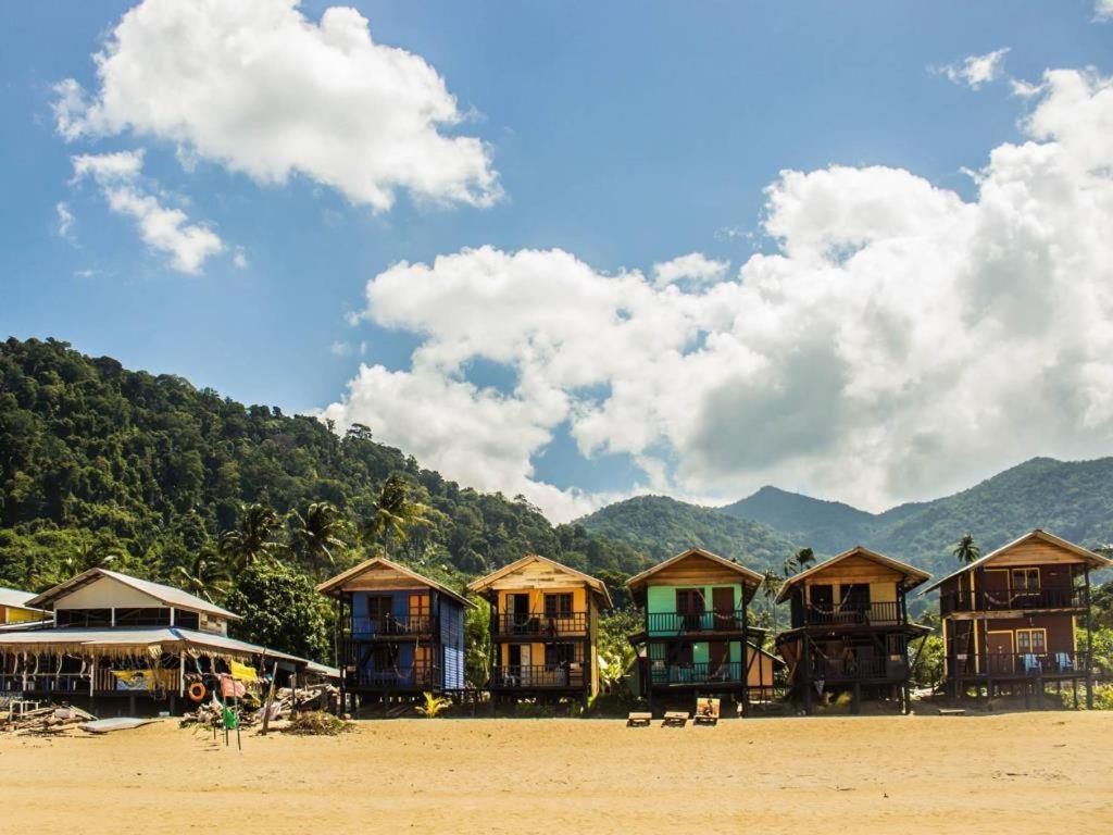 Kampong Juara Beachfront Hut Downstairs Astra - Beach Shack Chalet المظهر الخارجي الصورة