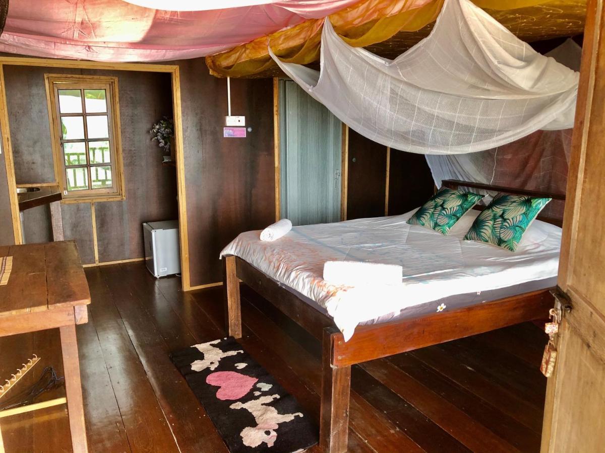 Kampong Juara Beachfront Hut Downstairs Astra - Beach Shack Chalet المظهر الخارجي الصورة