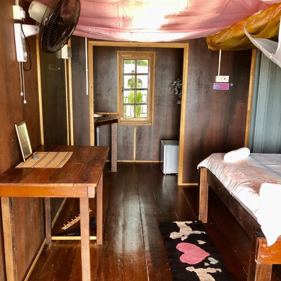 Kampong Juara Beachfront Hut Downstairs Astra - Beach Shack Chalet المظهر الخارجي الصورة